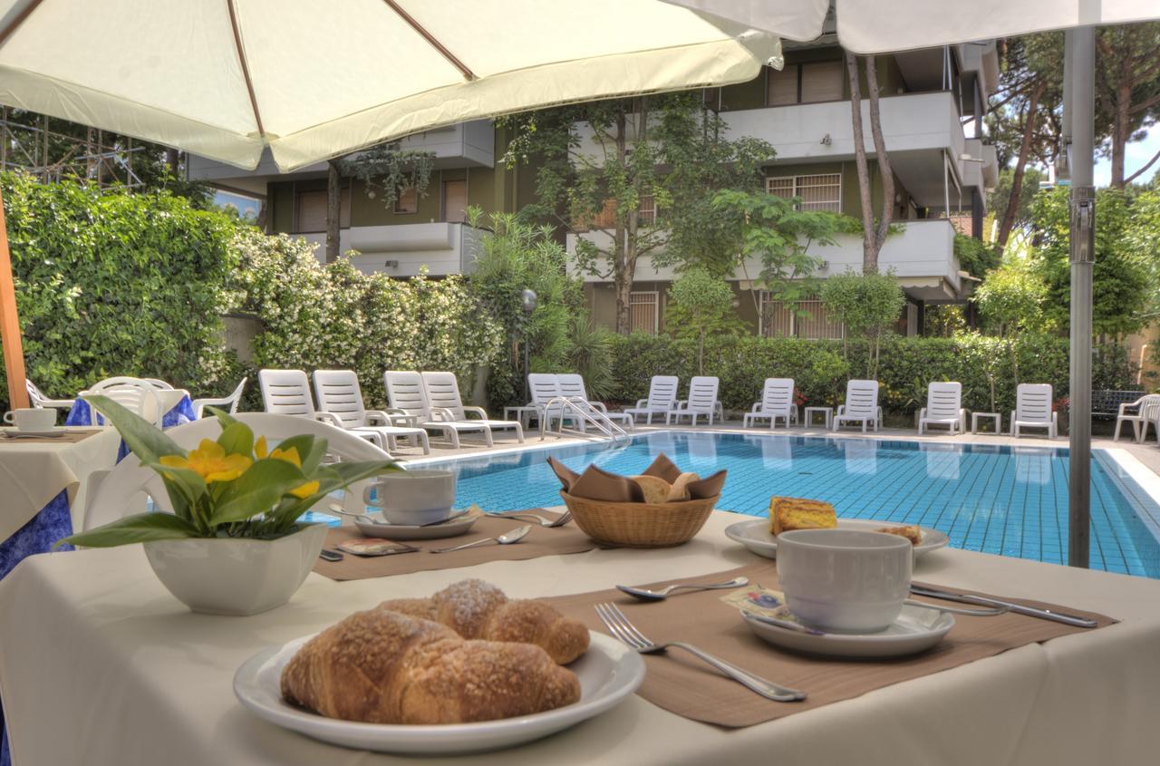 Hotel Reggiana Riccione Exterior foto